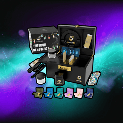 HOVANZO Duże pudełko bambusowe premium – ozdobne pudełko do przechowywania z zamkiem szyfrowym – drewniane pudełko do przechowywania z tacą na kółkach – drewniane pudełko do przechowywania z - PuffoShop