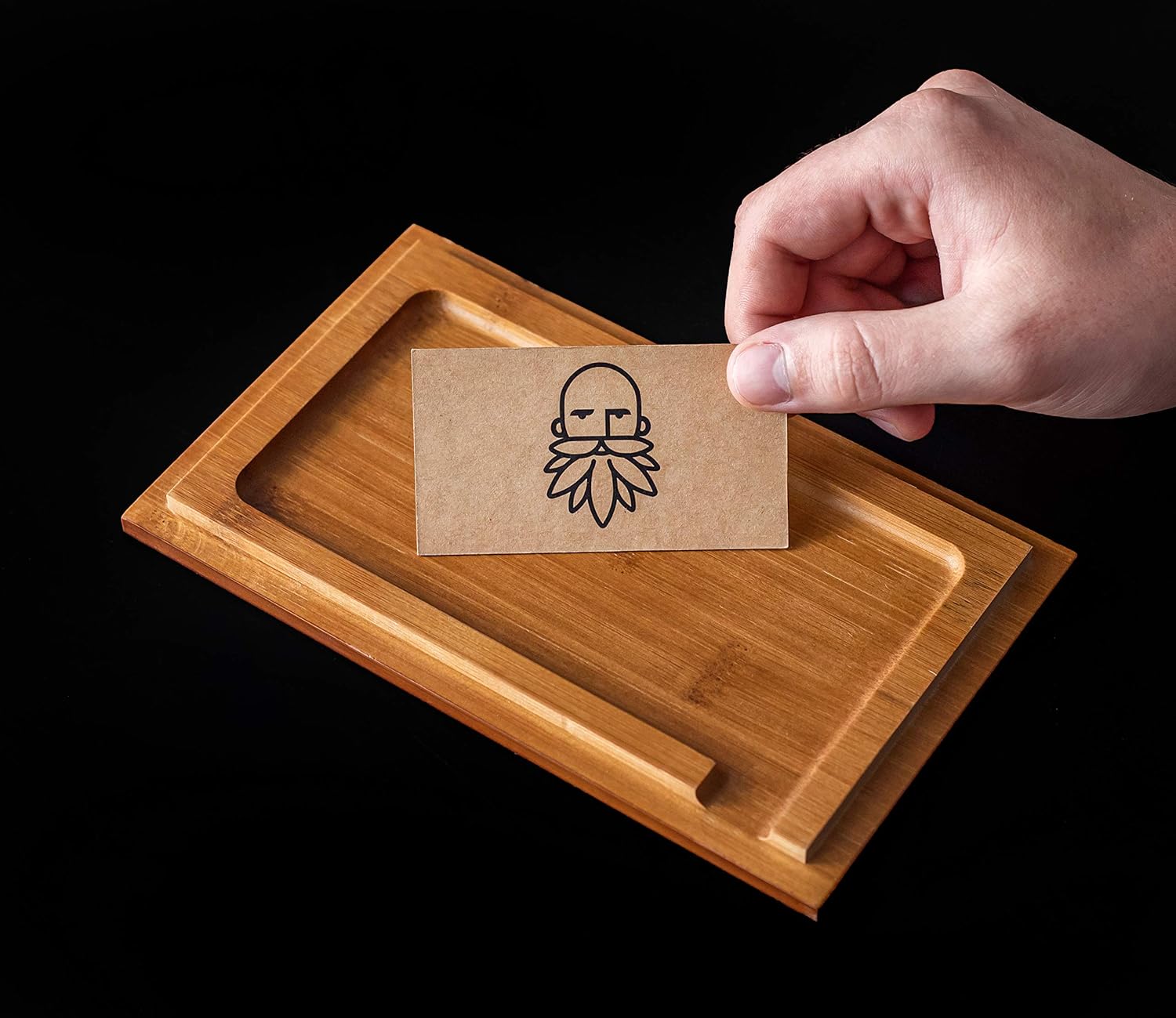 Stash Box zestaw akcesoriów do przechowywania suszonych ziół z młynkiem, pochłaniaczem zapachów w zestawie 2 hermetyczne pojemniki, narzędzie do ubijania i tacka - PuffoShop